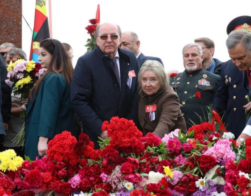Посол России возложил цветы к Мемориалу