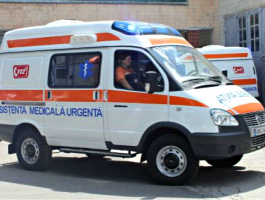 «Умершему на тротуаре в Кишиневе мужчине стало плохо еще в маршрутке»: руководство станции «скорой помощи»