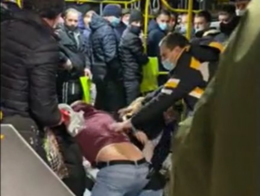 Драка в аэропорту - пьяные пассажиры, прилетевшие из Ирландии, подрались в автобусе 