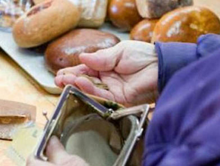 Пенсионеры голодают, а очереди за социальным хлебом растут все больше
