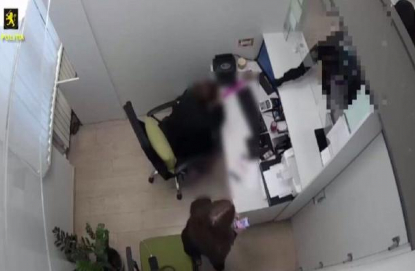 Мужчина в маске совершил разбойное нападение на микрофинансовую организацию и сел на 8 лет