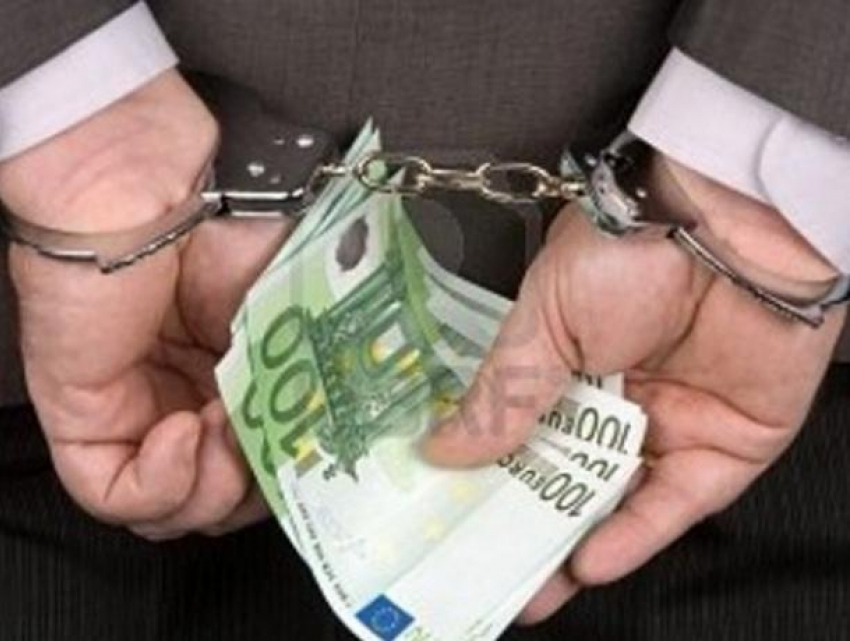 Предприниматель пытался подкупить чиновника за 10 тыс. евро