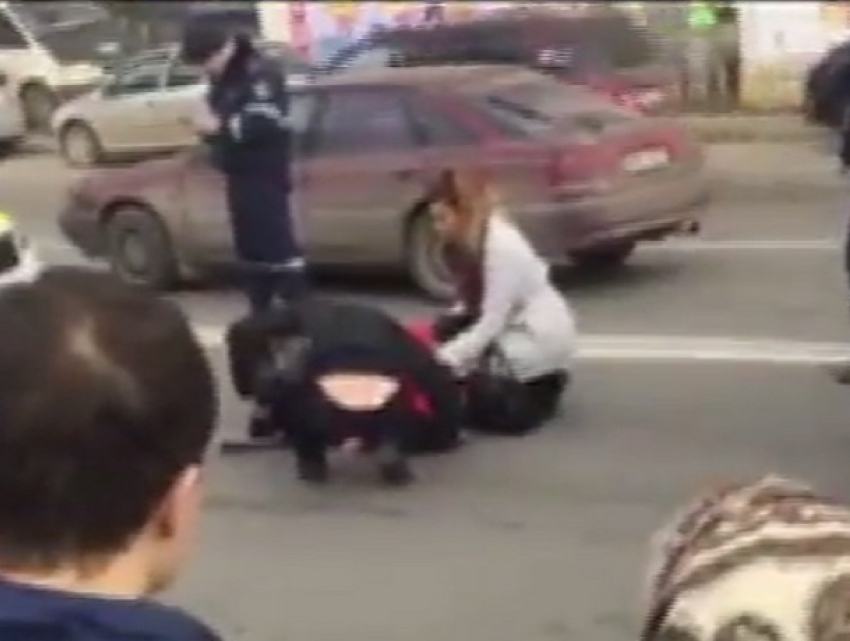 Автомобиль сбил женщину на пешеходном переходе в центре Кишинева