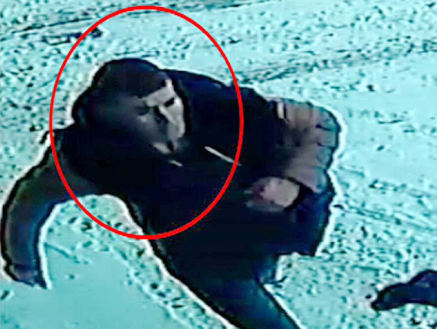 Бандит, напавший на беззащитную женщину в Кишиневе, попал на видео 