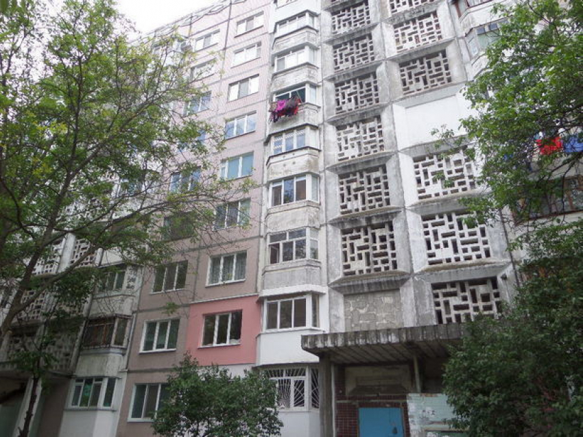 Смертельный прыжок с балкона 9-го этажа на Ботанике попыталась совершить девушка