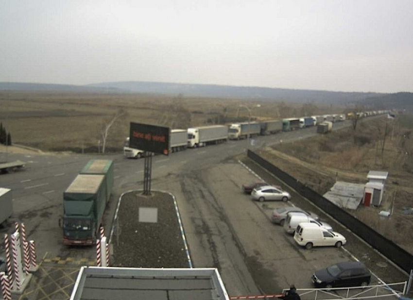 На таможнях Молдовы на выезде образовались огромные пробки