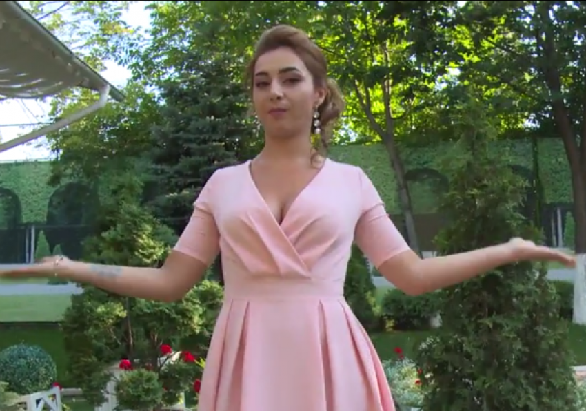 Звезда молдавской эстрады показала на видео новое тату на неожиданном месте