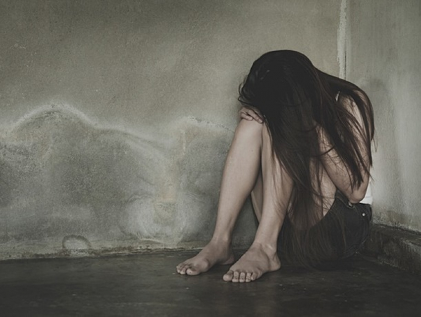 Жительница Молдовы обвинила кума семьи в изнасиловании несовершеннолетней