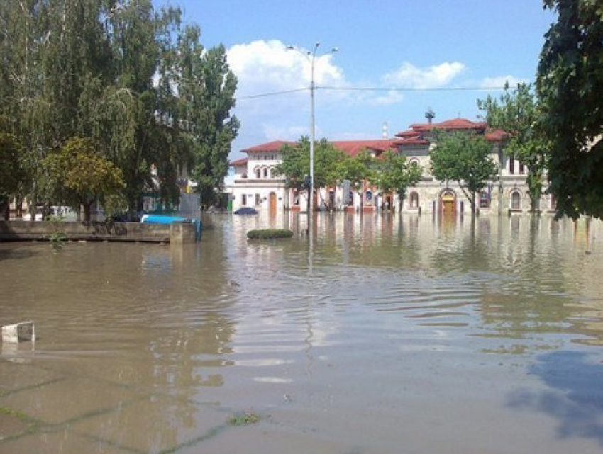 Из-за сильных дождей в Молдове возникла угроза наводнений: объявлен желтый код предупреждения