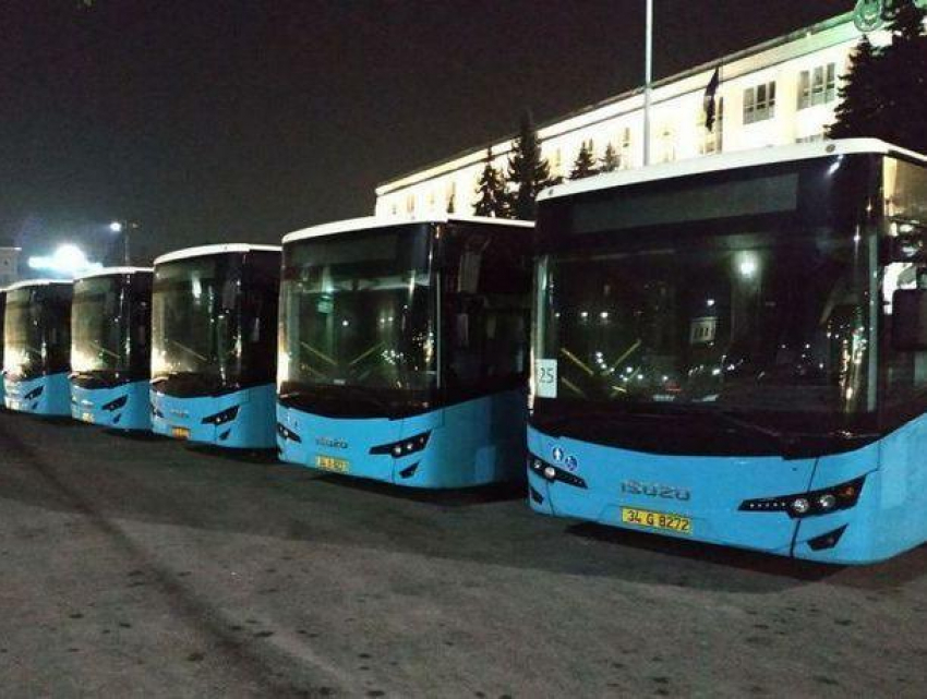 Первые пять автобусов из партии в 100 единиц фирмы ISUZU прибыли в Кишинев