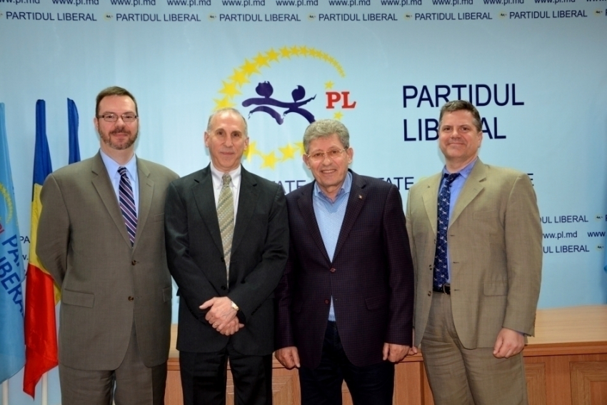 Гимпу призвал посла США не допустить избрания Додона президентом 