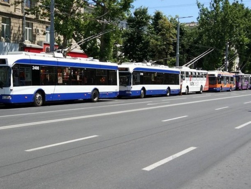 Троллейбусный коллапс в столице Молдовы устроили протестующие водители 