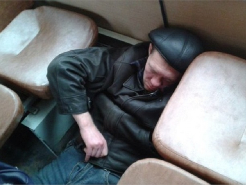 Буйный мужчина в Слободзейском районе обматерил милиционеров и устроил дебош: «хочу в тюрьму"