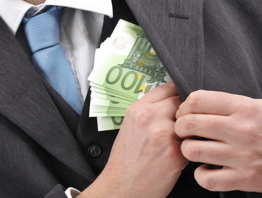 Кагульский адвокат совершил крупное вымогательство от жены подсудимого