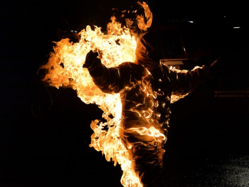 Отчаяние или пьяный угар - в Унгенах мужчина совершил самосожжение