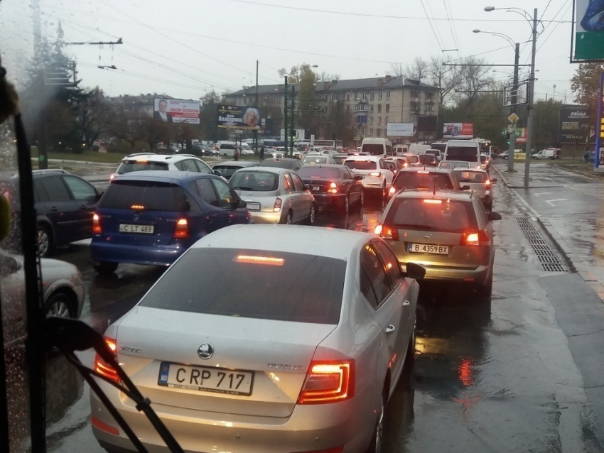 Привокзальная пробка в Кишиневе бьет рекорды по протяженности