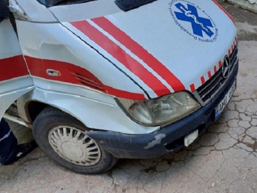 В Бельцах 12-летняя девочка угодила под колеса машины скорой помощи