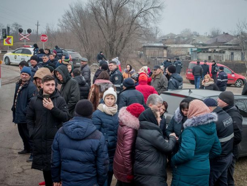 Акция протеста в Елизаветовке едва не переросла в стычку с полицией