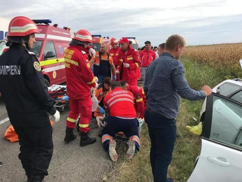 Жуткое столкновение автомобилей на румынской трассе: пострадали 11 человек