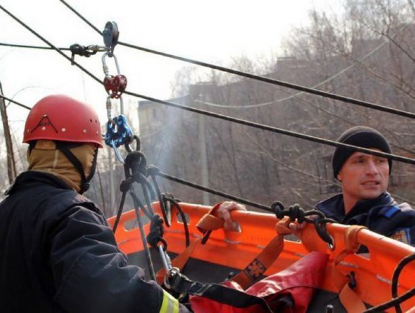 Сотрудники ГИЧС прошли тренинг по способам спасения с высоты