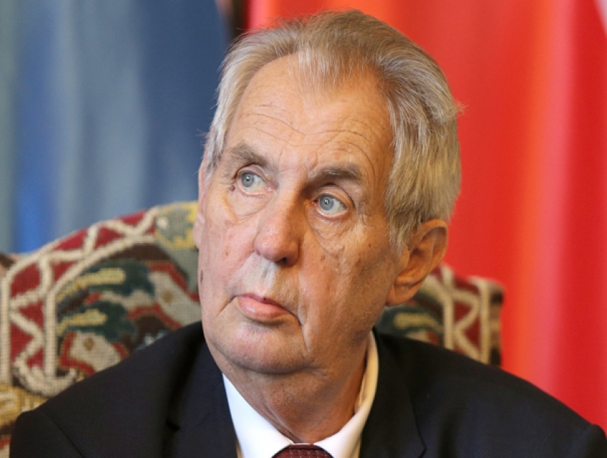 Эхо молдавской истории с парспортом? Президента Чехии хотят сместить с дожности