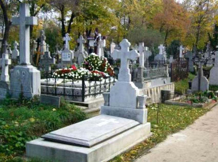 Запрет на въезд на территорию кладбищ в Кишиневе ввела примэрия