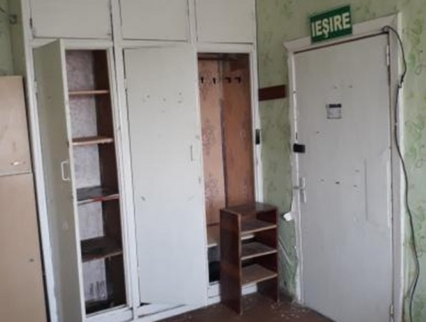 Студентов Технического университета в Кишиневе заселили  в комнаты с тараканами и запахом лука