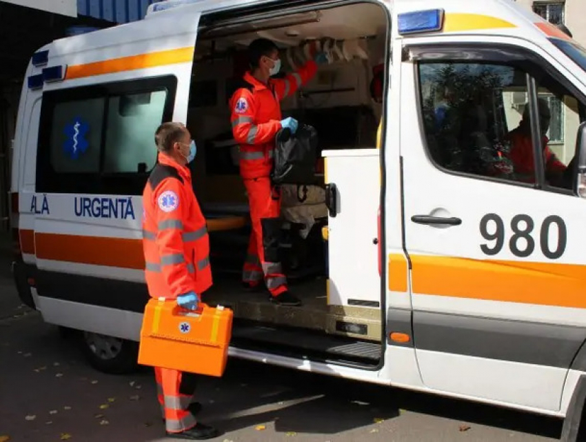 Два жестоких нападения на медиков скорой помощи за выходные: кулаки, топор и травмы