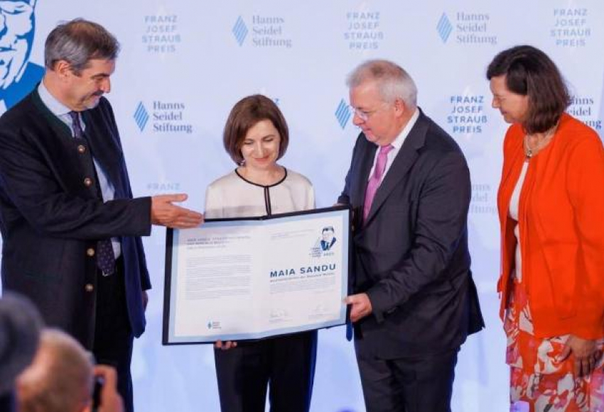 Санду получила в Германии премию за вклад в демократию и укрепление свободы слова