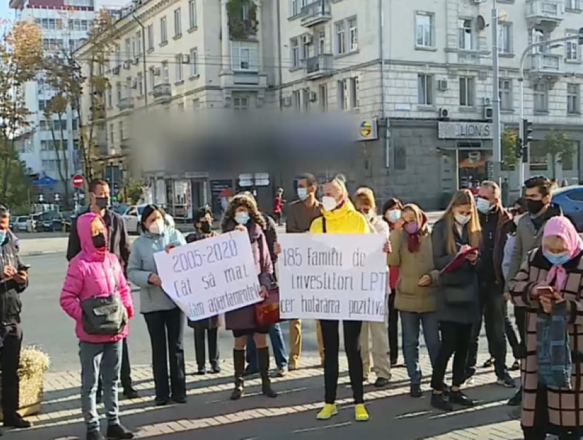 Обманутые горожане протестовали у примэрии Кишинева