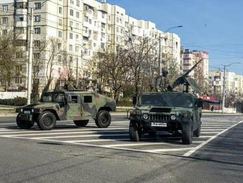 Армия на улицах Кишинева - боевые автомобили уже видели почти все