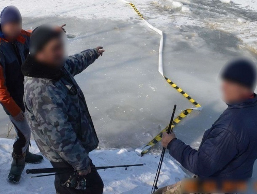 Рыбаки из Молдовы вторглись по льду в Румынию