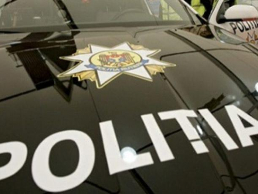 Жители столицы просят помощи в идентификации воровки