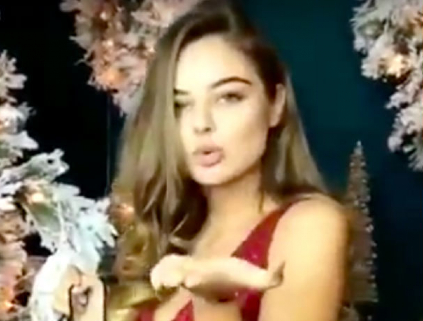 Сексуальное новогоднее обращение к поклонникам показала на видео самая «горячая» девушка Молдовы