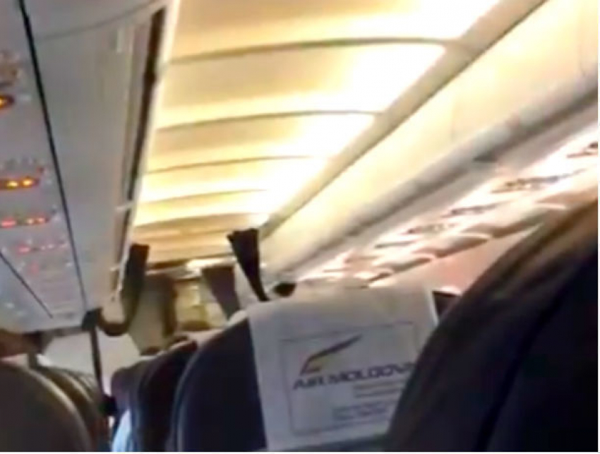 Испуганные пассажиры Air Moldova сняли на видео ужасные моменты своего полета