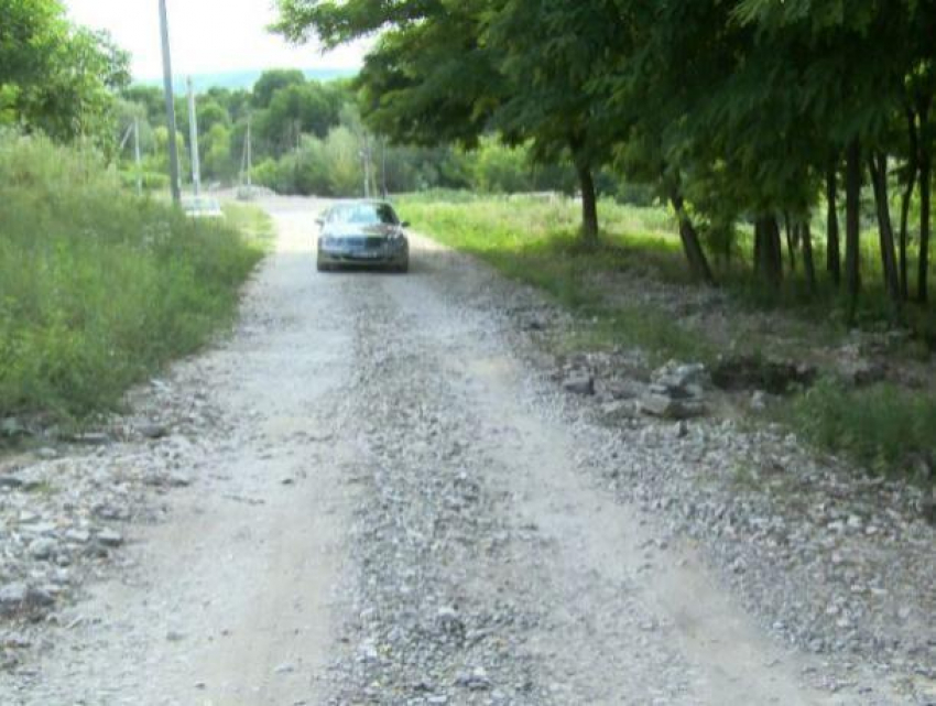 Жители Бачой возмущены тем, что местные власти не сдержали своего обещания по асфальтированию дорог