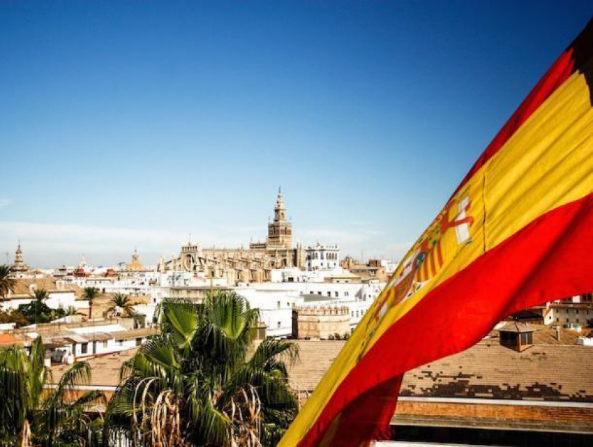 Bloomberg: отмытые через Молдову миллионы долларов были вложены в недвижимость в Испании