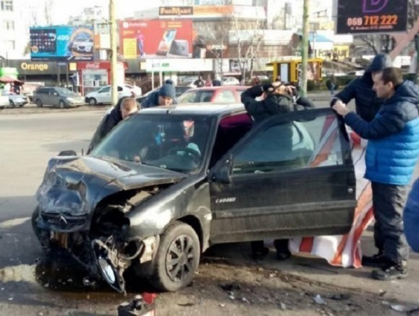 Экс-глава МВД Алексей Ройбу и второй водитель пострадали в автокатастрофе в центре Кишинева
