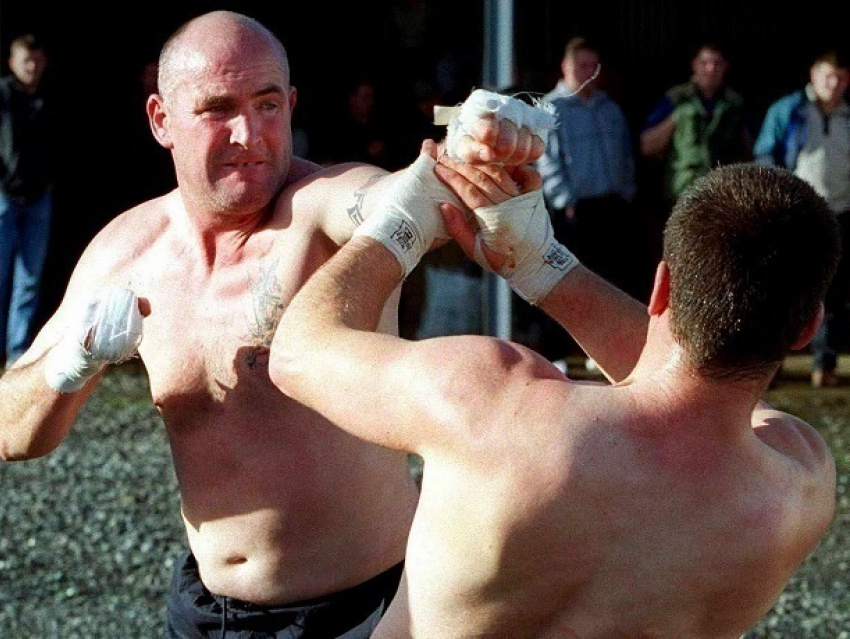 Маргиналы устроили дуэль на кулаках до потери сознания 