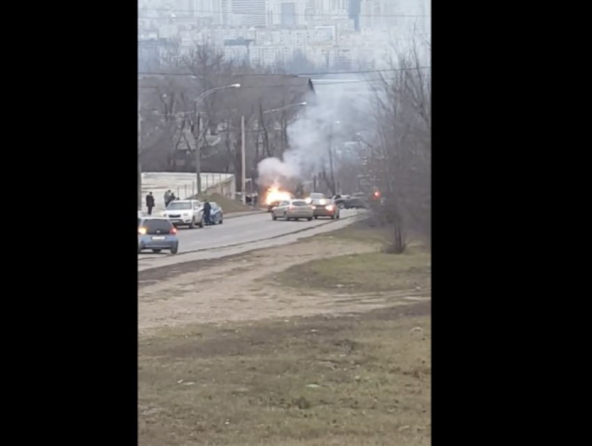 Автомобиль BMW X6 загорелся в Кишиневе