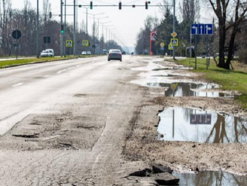 Столичные водители требуют срочный ремонт дорог