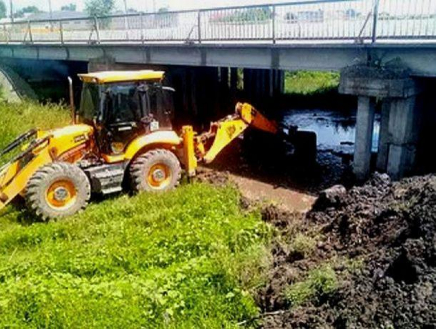 В Вулканештах чистят русло реки Кагул