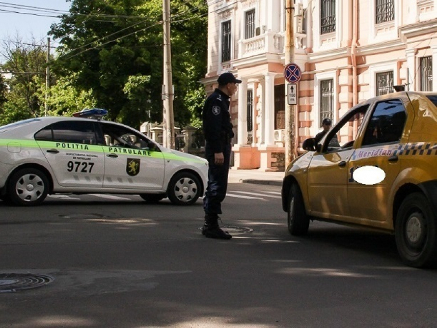 В Молдове разрешили отбирать номера у таксистов без таксометра на полгода