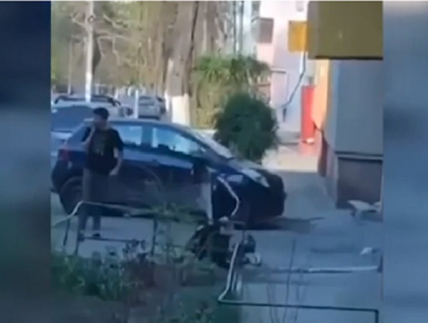 На Ботанике молодой парень «получил леща» от своего сверстника за оскорбления в инстаграме