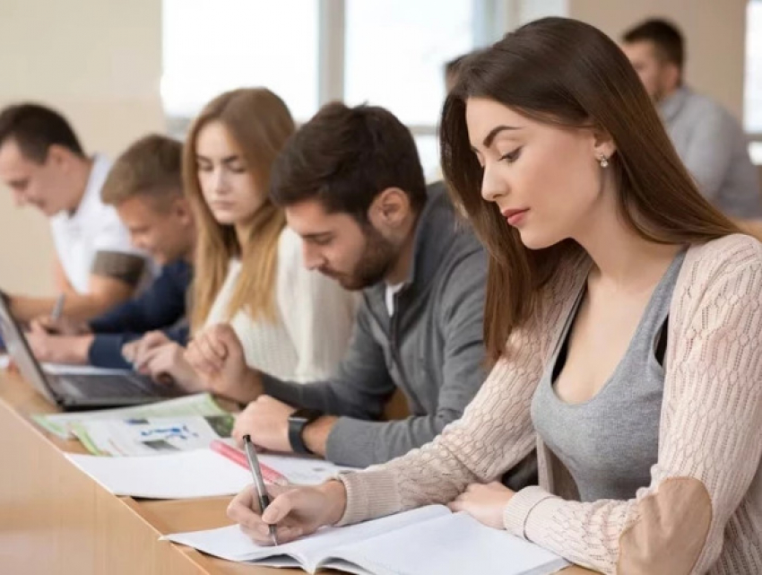 Молдова - в топ-10 стран с наибольшим числом женщин на 100 мужчин