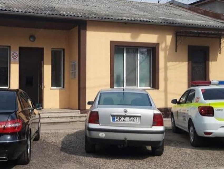 "Из дома сразу на работу» - в Кишинёве майор полиции построил себе жилище прямо на участке, принадлежащем полицейскому управлению