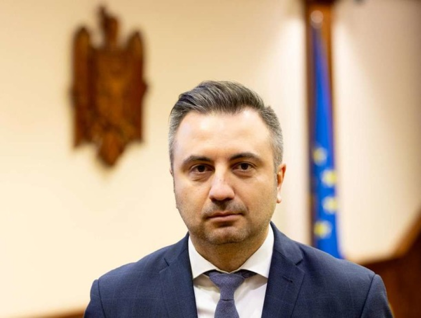 Глава НАРЭ с окладом около 100 тысяч поведал, что ему в жизни даруют деньги