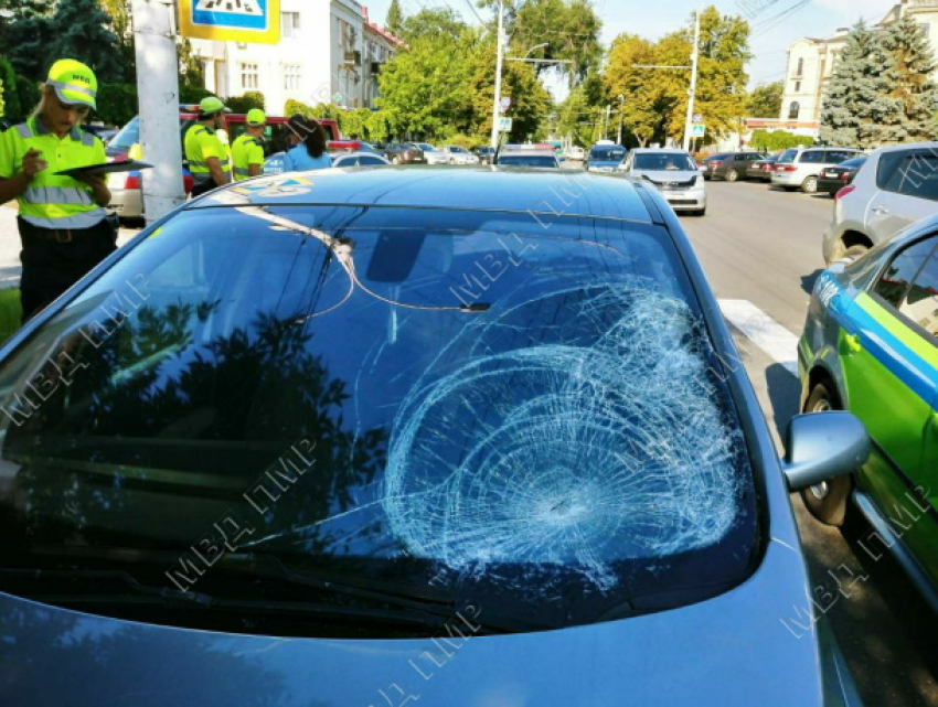 Женщину с двумя маленькими детьми сбил автомобиль в центре Тирасполя
