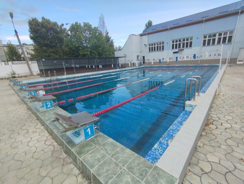 Трагедия в Кишиневе: мужчина скончался во время тренировки в бассейне