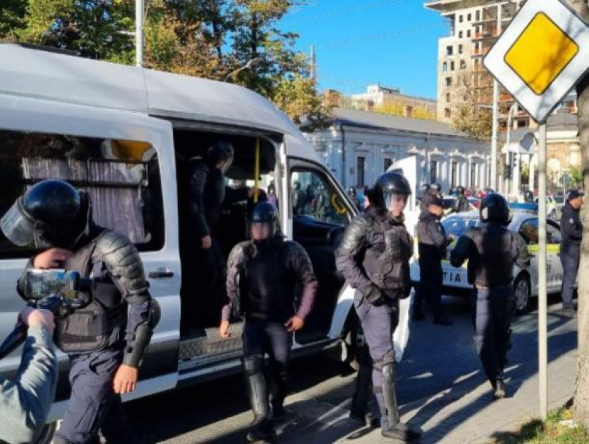 Бойцы Майи Санду насильно разогнали мирных протестующих